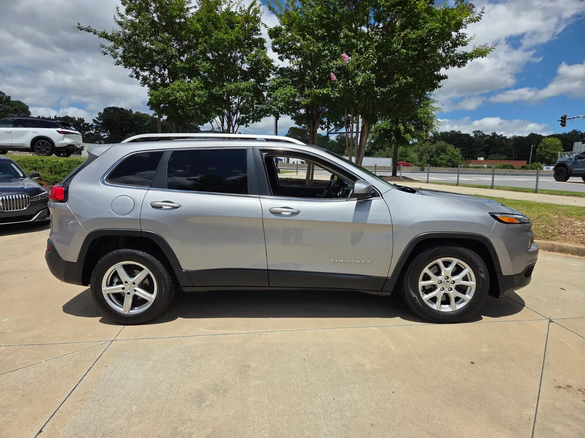 2016 Jeep Cherokee Latitude thumbnail 5
