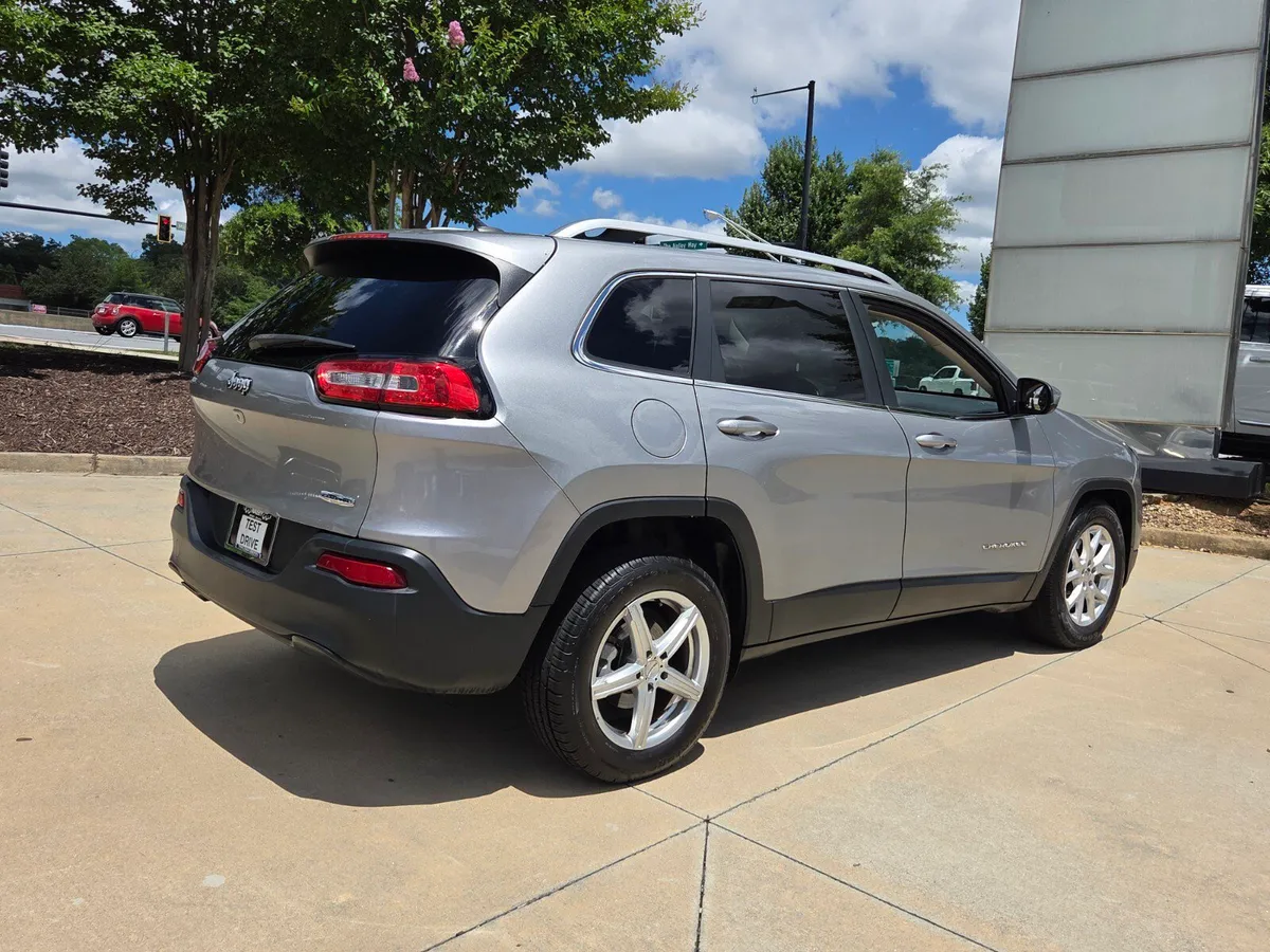 2016 Jeep Cherokee Latitude thumbnail 6