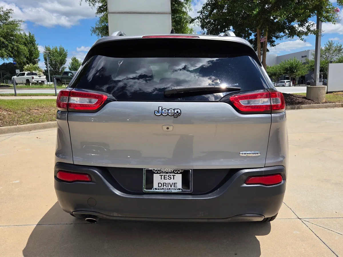 2016 Jeep Cherokee Latitude thumbnail 7