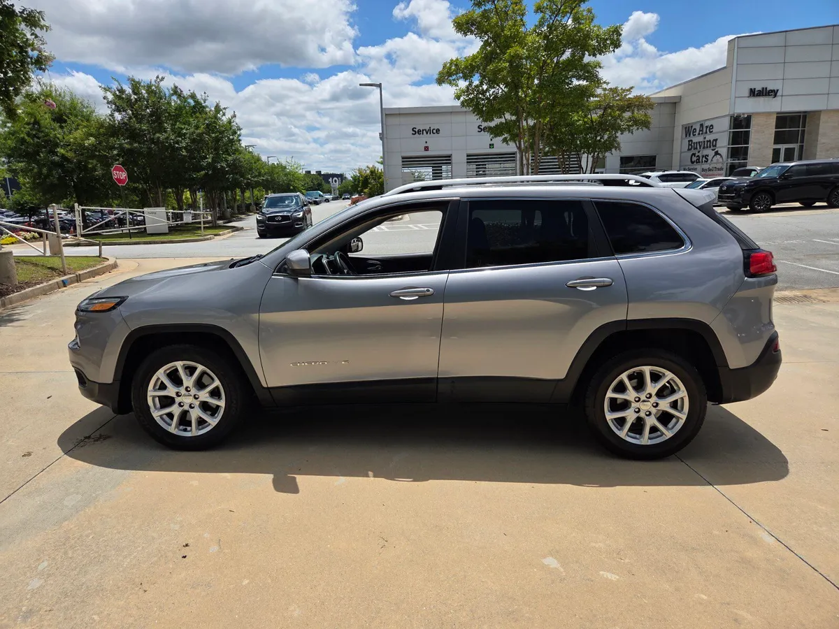 2016 Jeep Cherokee Latitude thumbnail 9