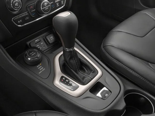 2016 Jeep Cherokee Limited thumbnail 14