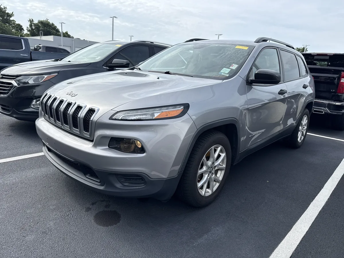 2016 Jeep Cherokee Sport thumbnail 4