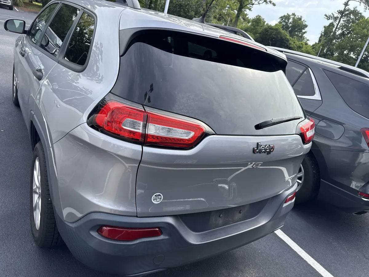 2016 Jeep Cherokee Sport thumbnail 7