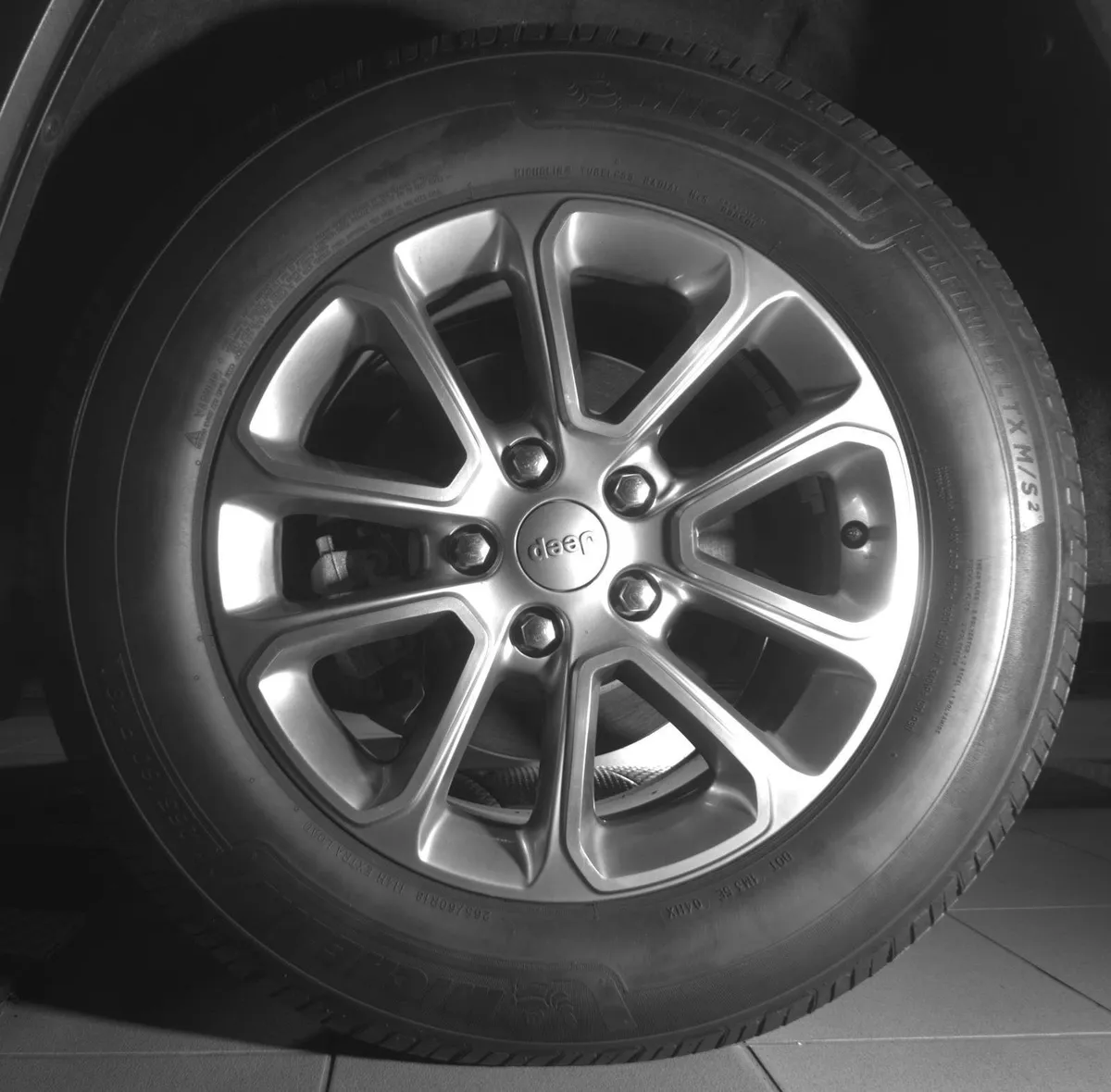 2016 Jeep Grand Cherokee Limited thumbnail 11