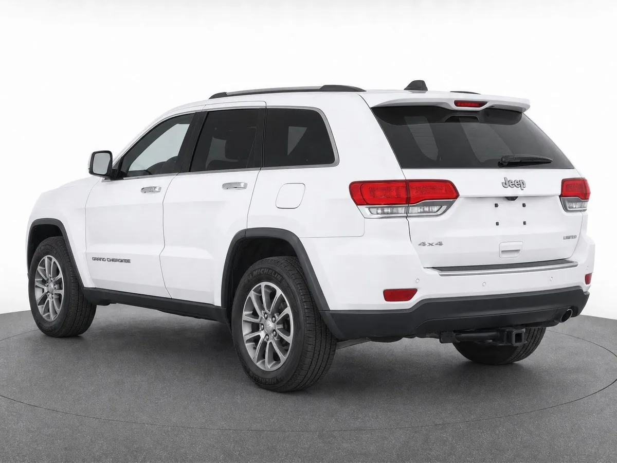 2016 Jeep Grand Cherokee Limited thumbnail 3