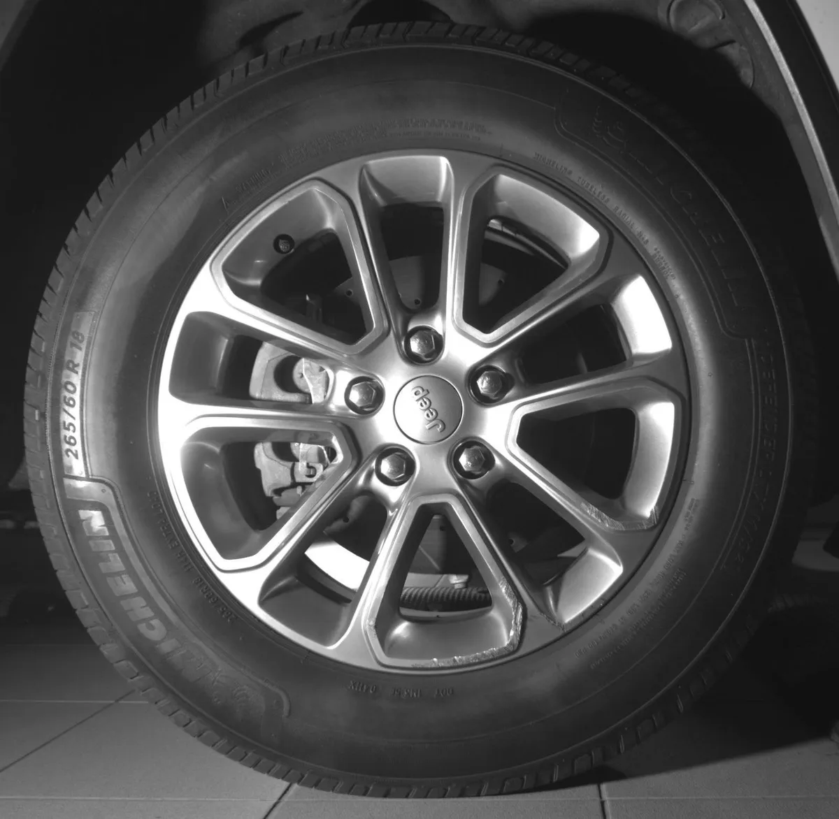 2016 Jeep Grand Cherokee Limited thumbnail 9