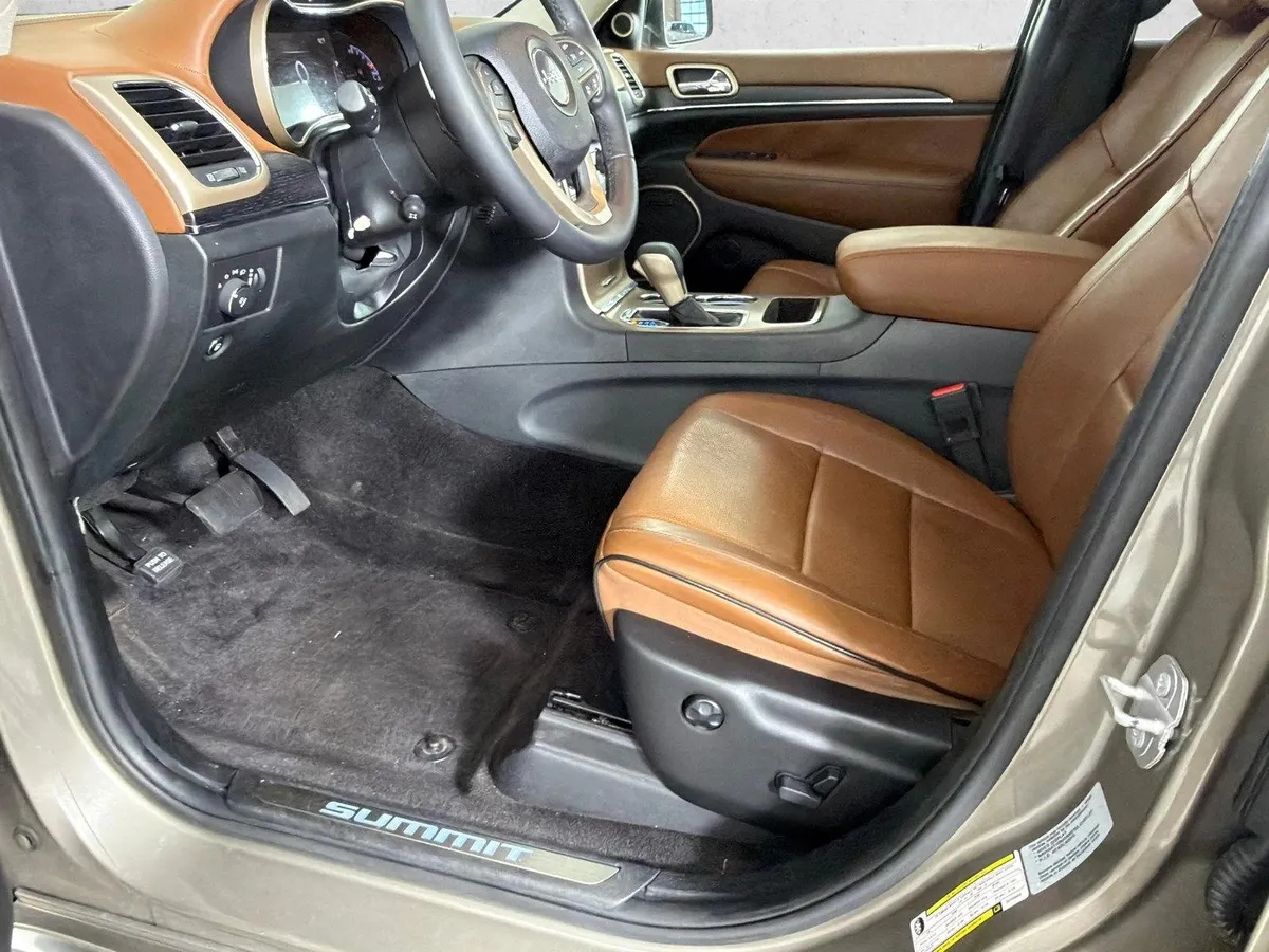 2016 Jeep Grand Cherokee Summit thumbnail 11