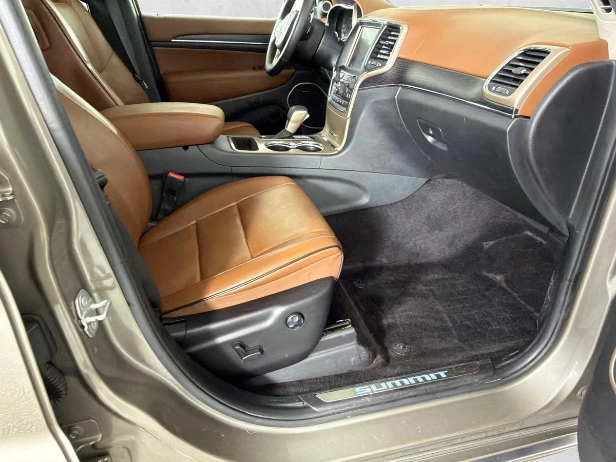 2016 Jeep Grand Cherokee Summit thumbnail 15