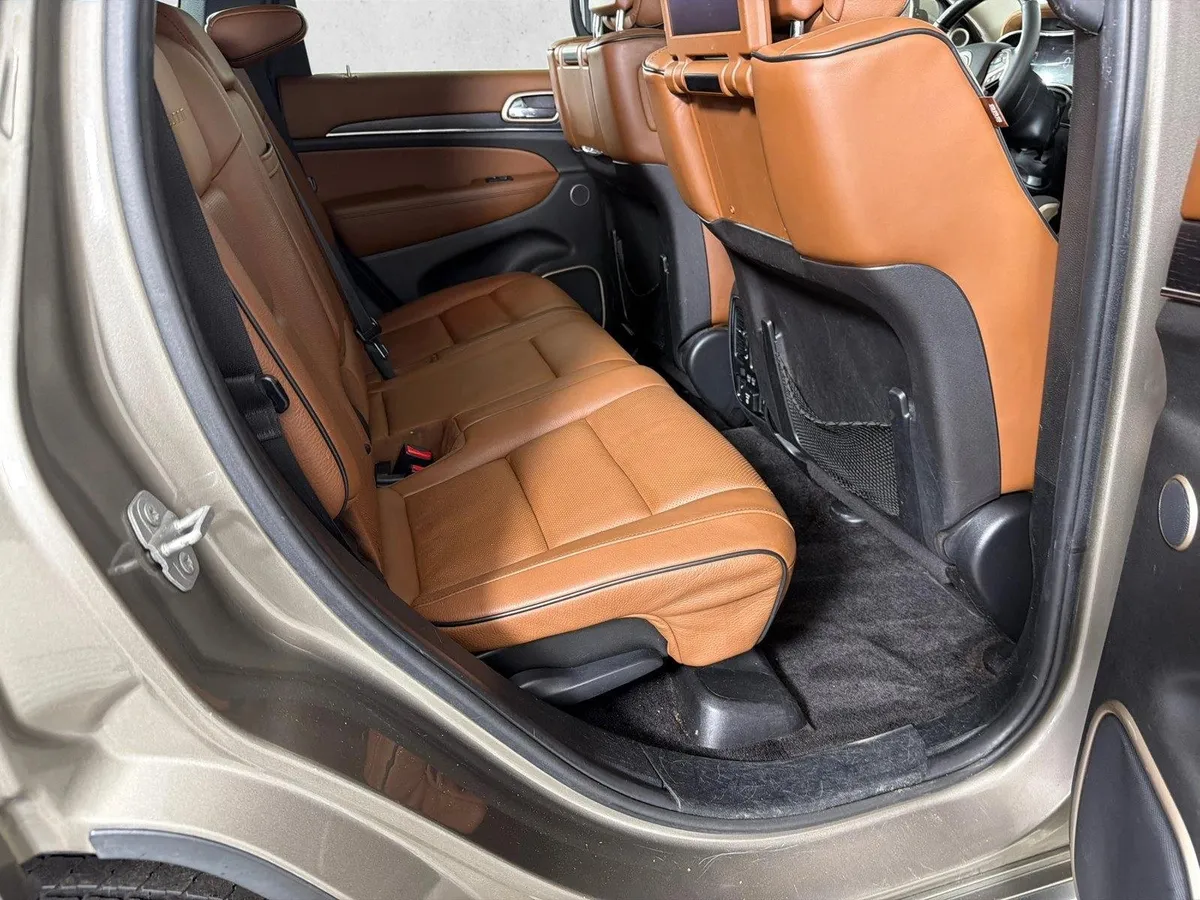 2016 Jeep Grand Cherokee Summit thumbnail 17