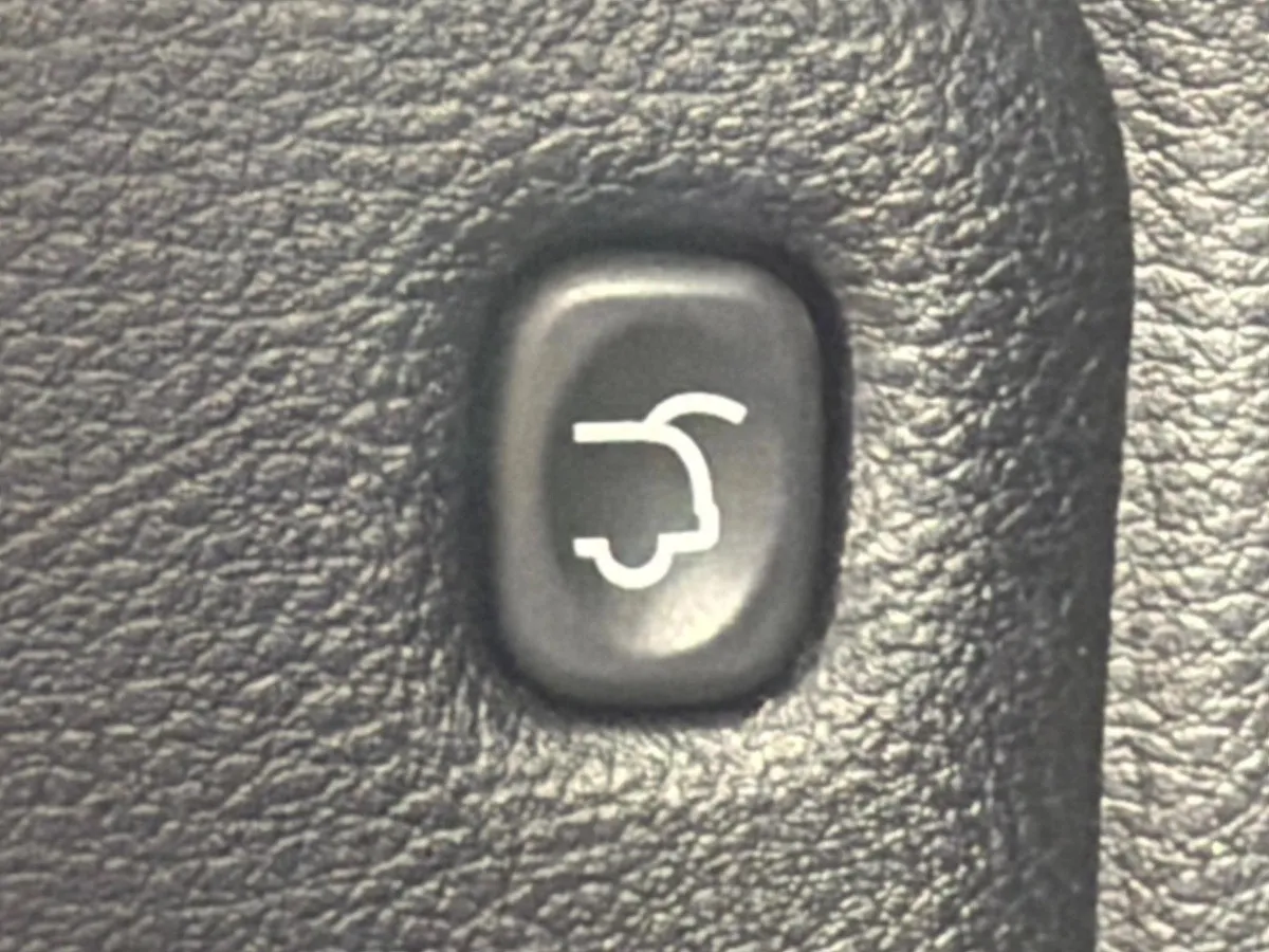 2016 Jeep Grand Cherokee Summit thumbnail 21