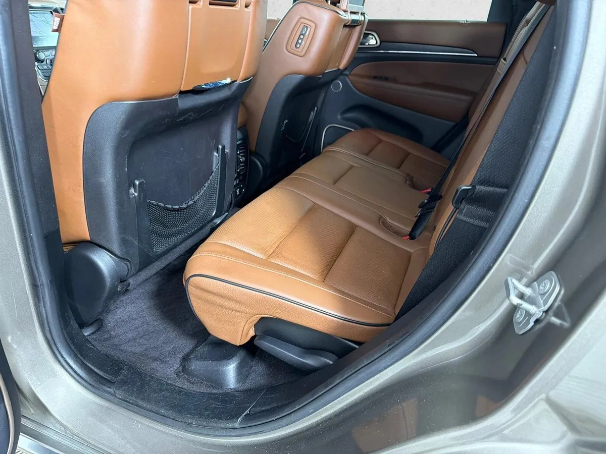 2016 Jeep Grand Cherokee Summit thumbnail 23