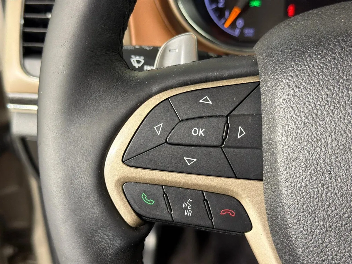 2016 Jeep Grand Cherokee Summit thumbnail 28