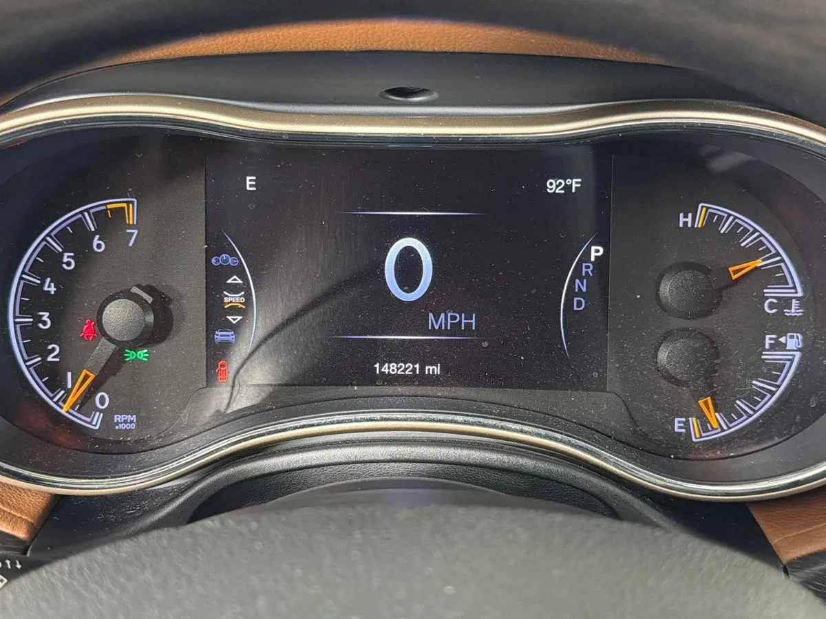 2016 Jeep Grand Cherokee Summit thumbnail 30