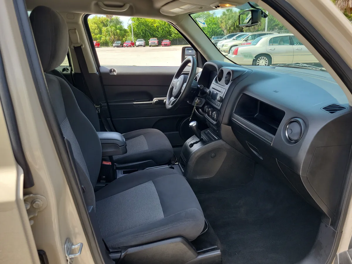 2016 Jeep Patriot Sport thumbnail 28