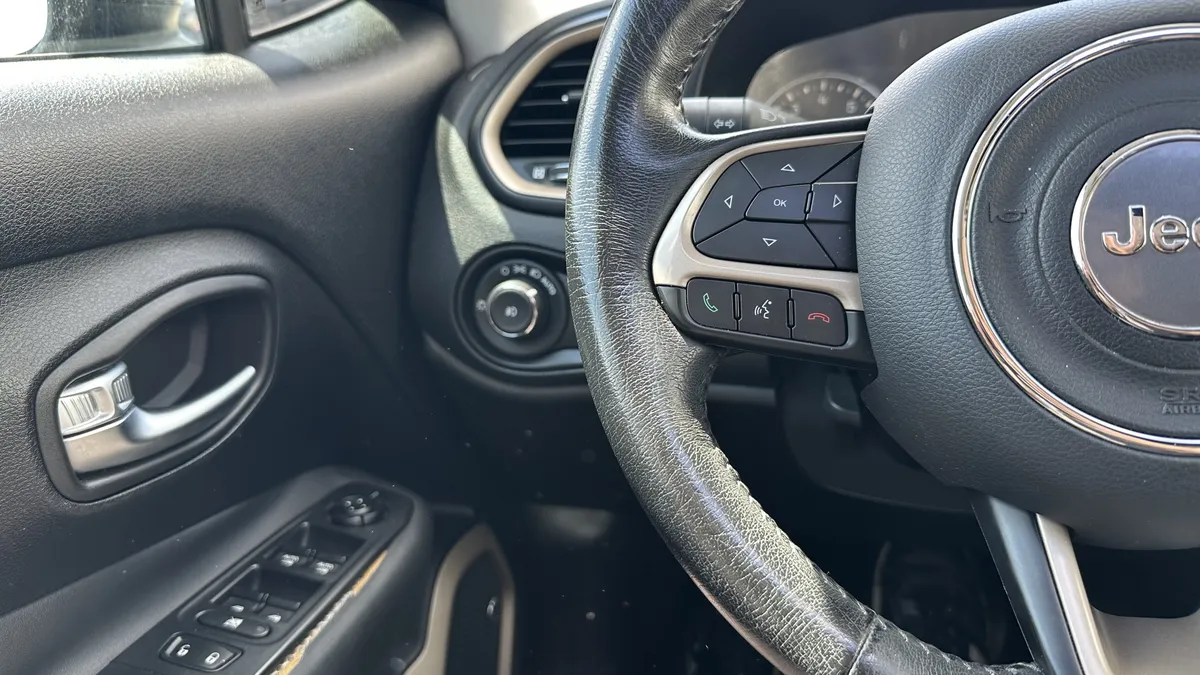2016 Jeep Renegade 75th Anniversary thumbnail 19