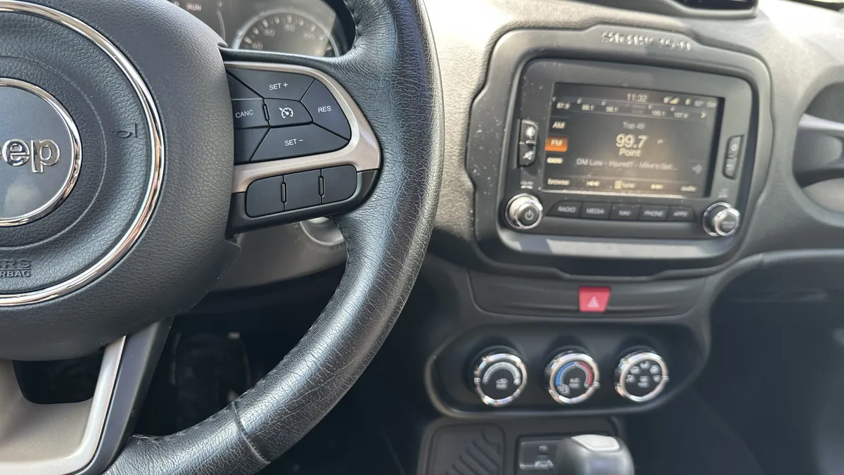 2016 Jeep Renegade 75th Anniversary thumbnail 20