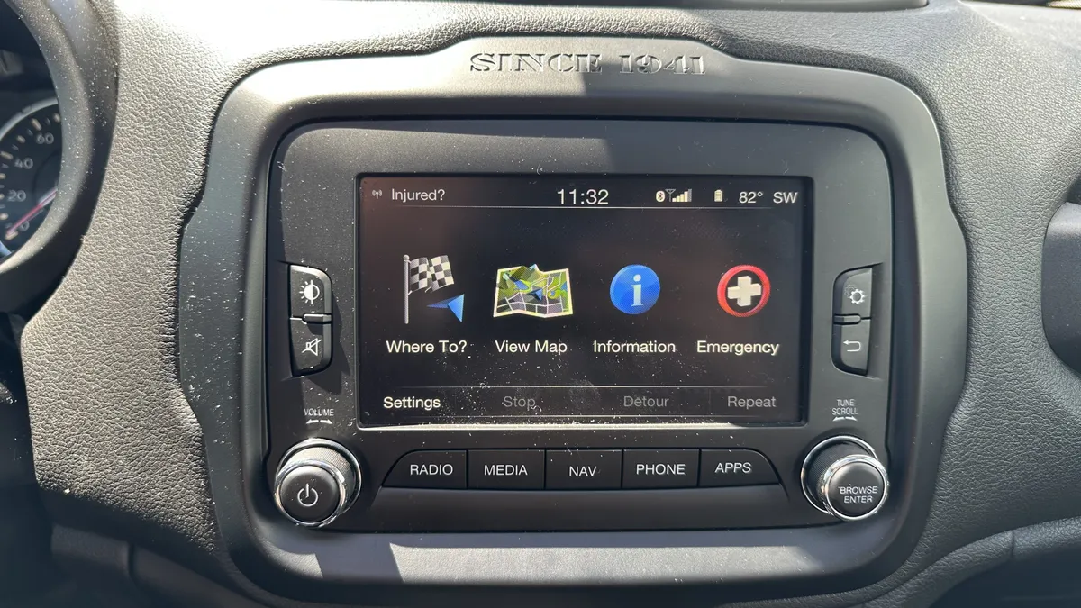 2016 Jeep Renegade 75th Anniversary thumbnail 24