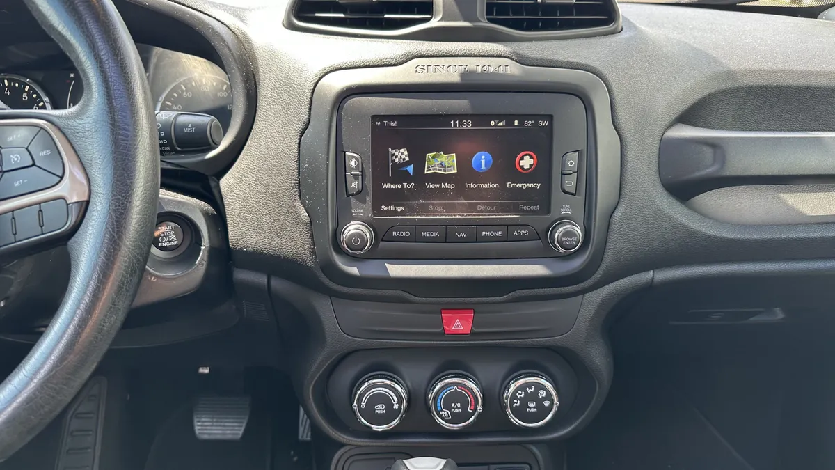2016 Jeep Renegade 75th Anniversary thumbnail 30
