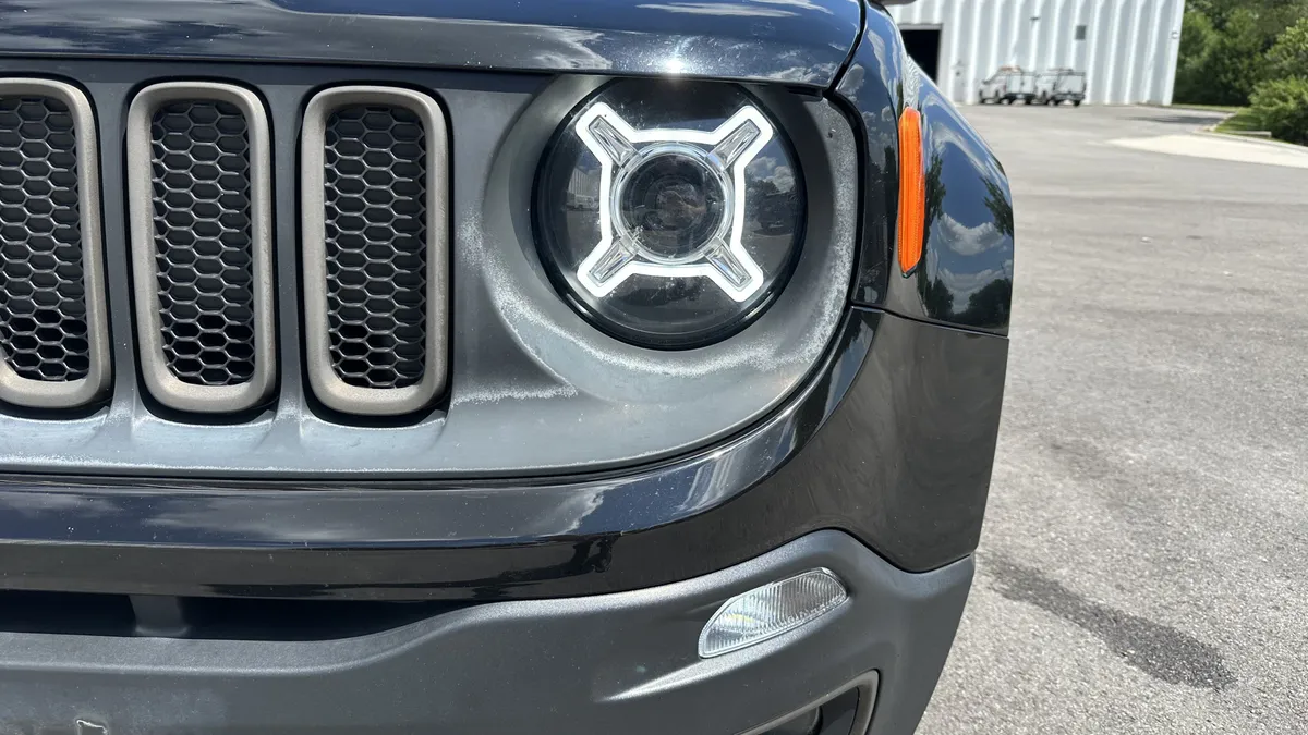2016 Jeep Renegade 75th Anniversary thumbnail 5