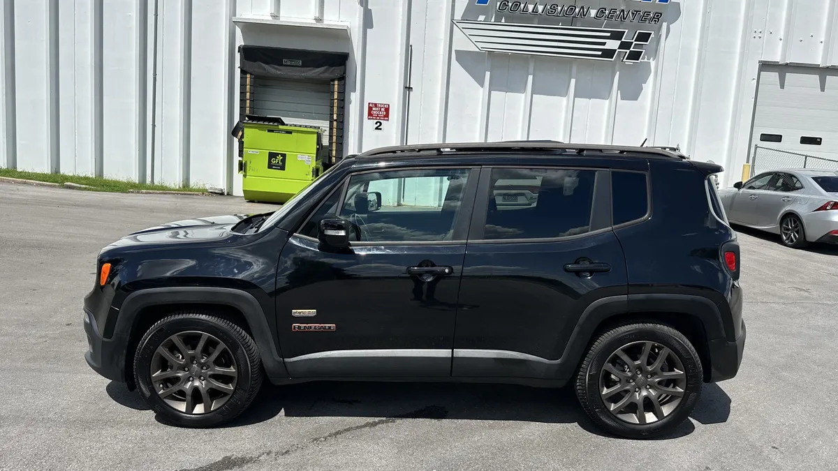 2016 Jeep Renegade 75th Anniversary thumbnail 6