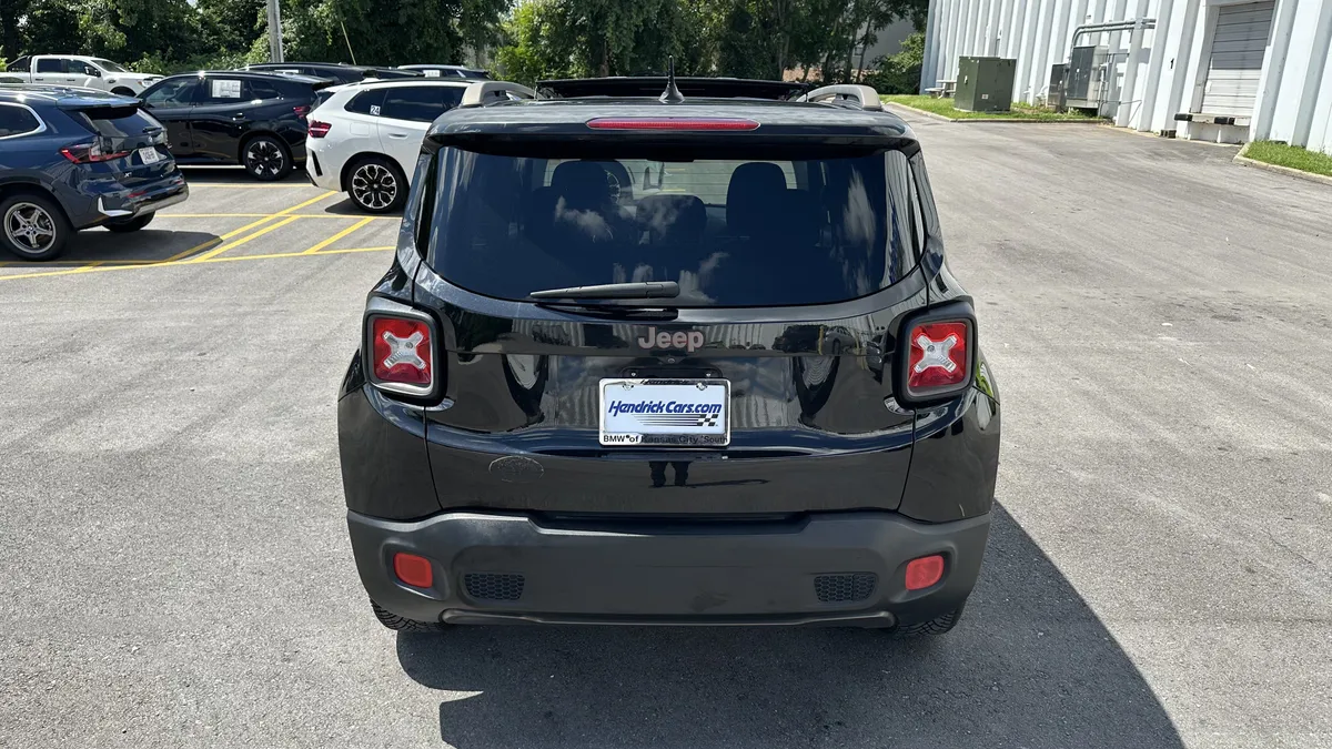 2016 Jeep Renegade 75th Anniversary thumbnail 8
