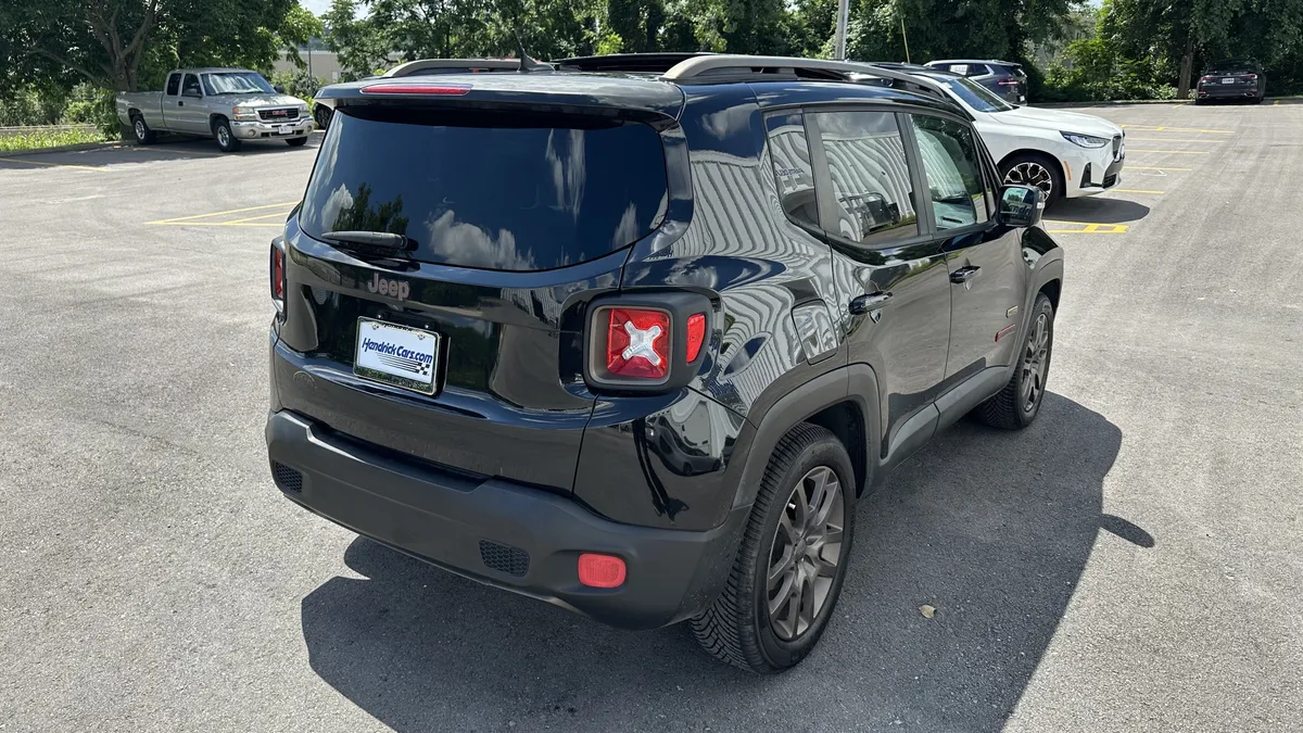 2016 Jeep Renegade 75th Anniversary thumbnail 9