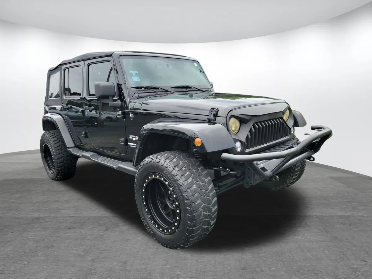 2016 Jeep Wrangler JK Unlimited Sahara 4x4 thumbnail 16