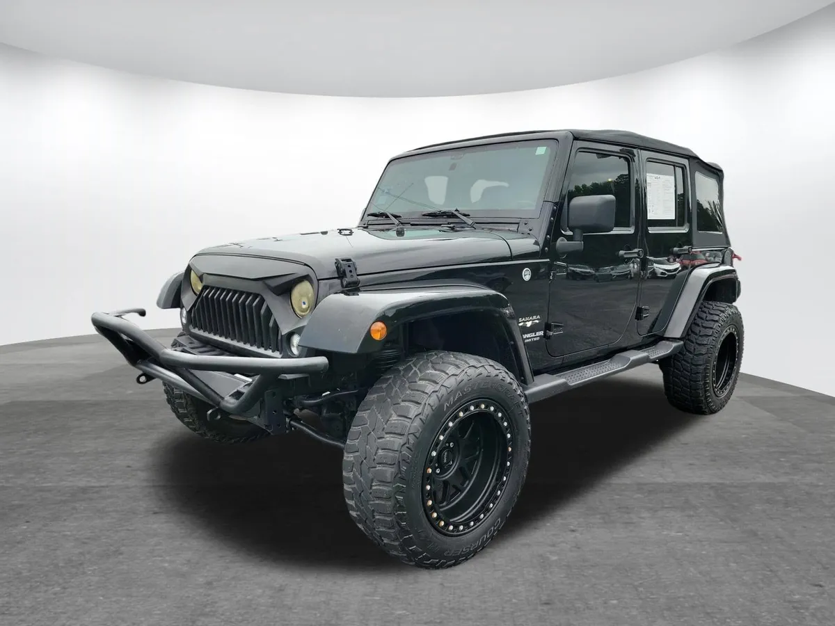 2016 Jeep Wrangler JK Unlimited Sahara 4x4 thumbnail 18