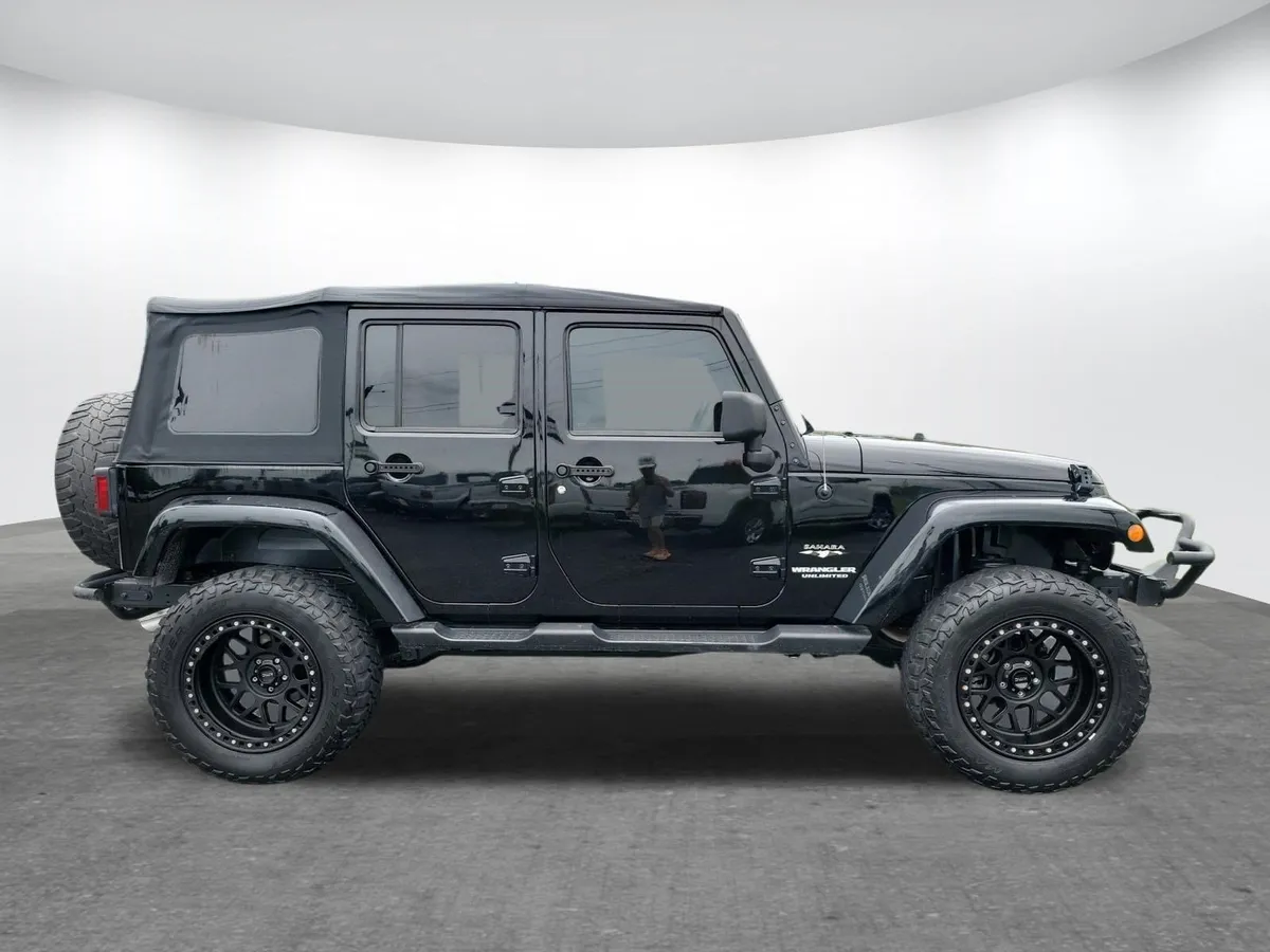 2016 Jeep Wrangler JK Unlimited Sahara 4x4 thumbnail 19