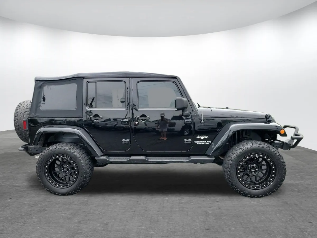 2016 Jeep Wrangler JK Unlimited Sahara 4x4 thumbnail 2