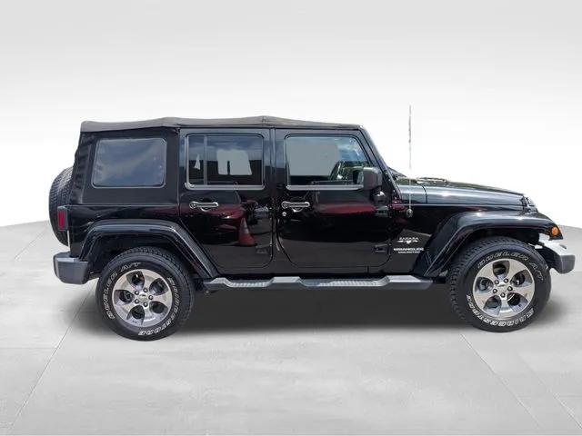 2016 Jeep Wrangler JK Unlimited Sahara 4x4 thumbnail 4