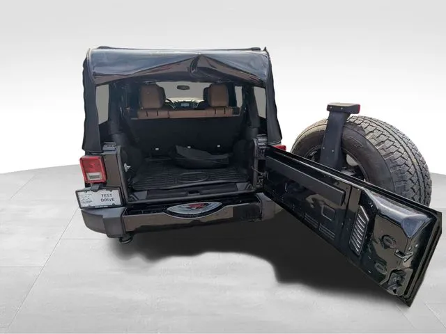2016 Jeep Wrangler JK Unlimited Sahara 4x4 thumbnail 6