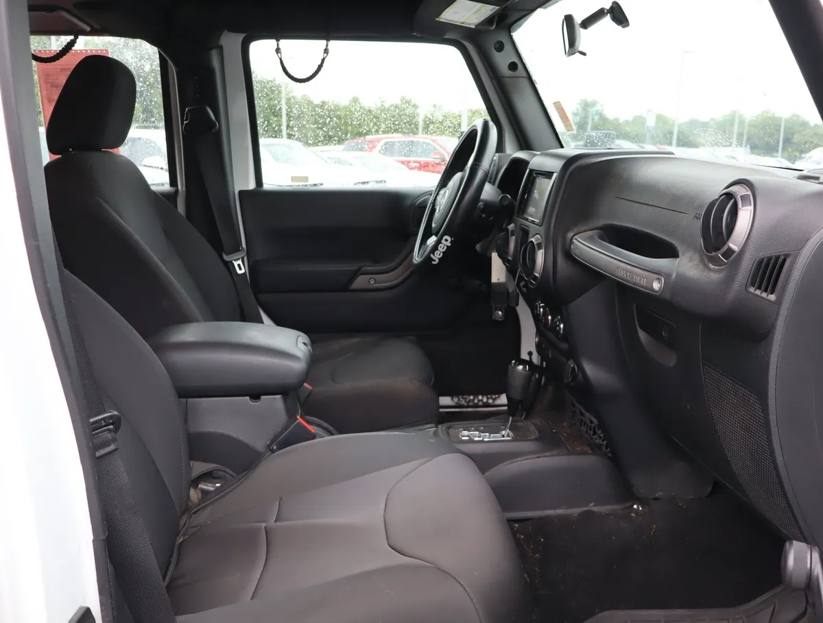 2016 Jeep Wrangler Unlimited Sport thumbnail 18