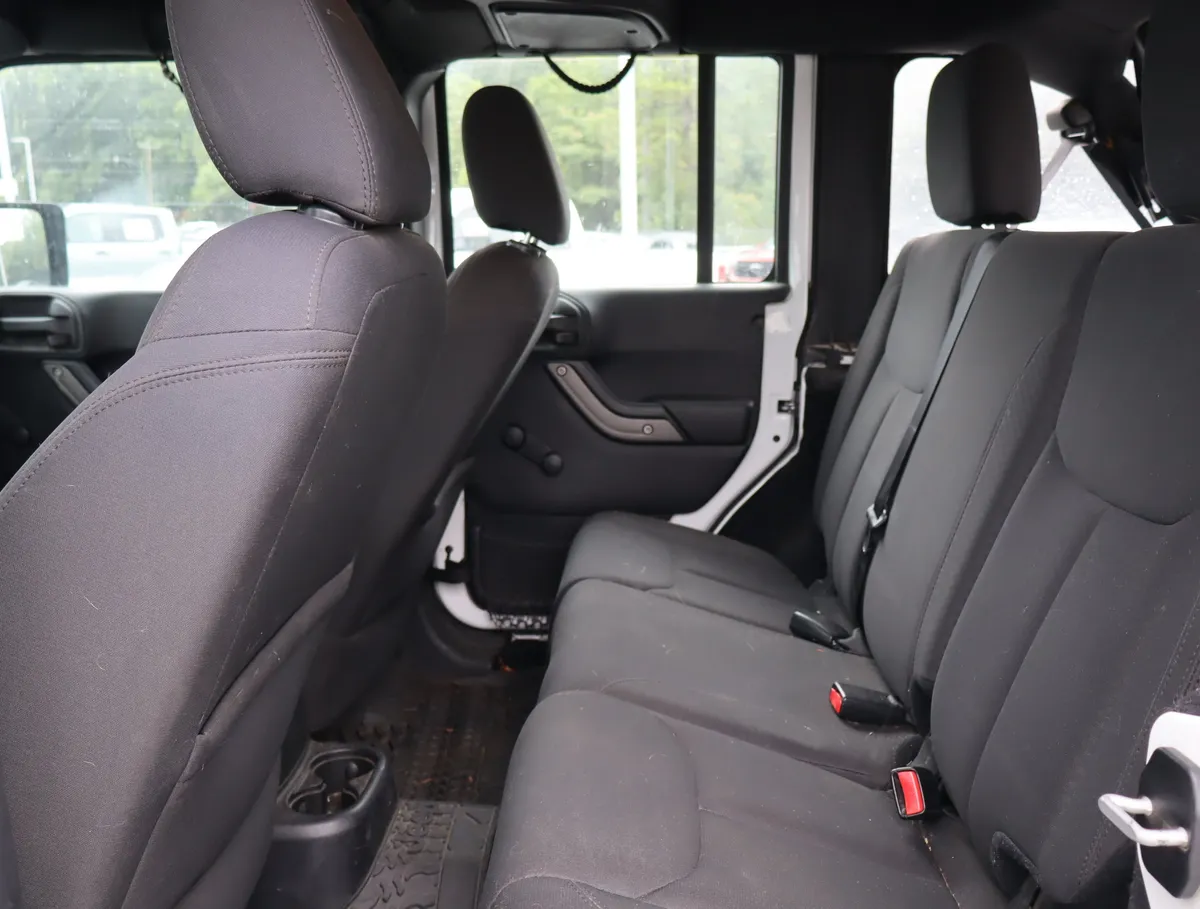 2016 Jeep Wrangler Unlimited Sport thumbnail 25