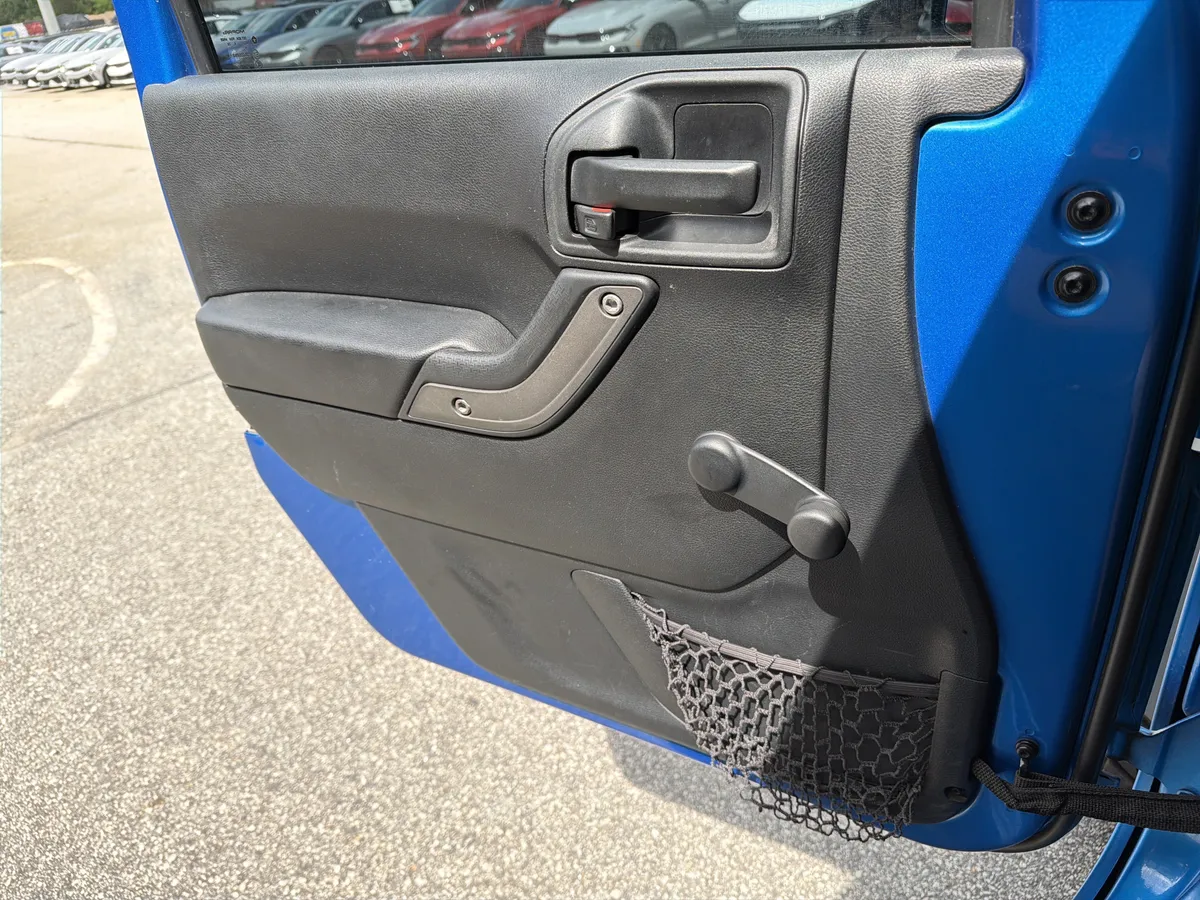 2016 Jeep Wrangler Unlimited Willys Wheeler thumbnail 10