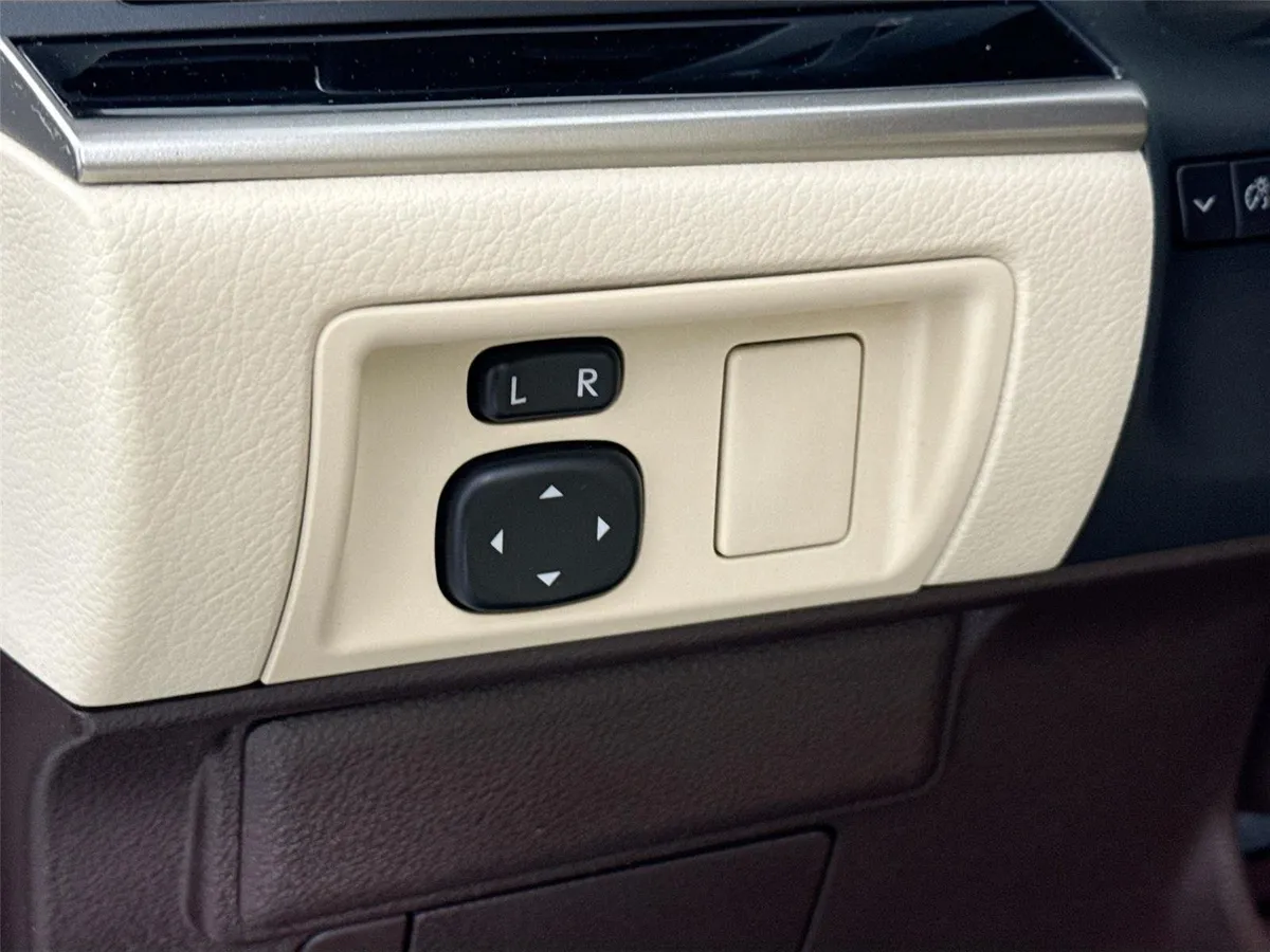 2016 Lexus ES 350 Base thumbnail 14