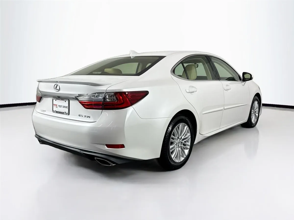 2016 Lexus ES 350 Base thumbnail 2