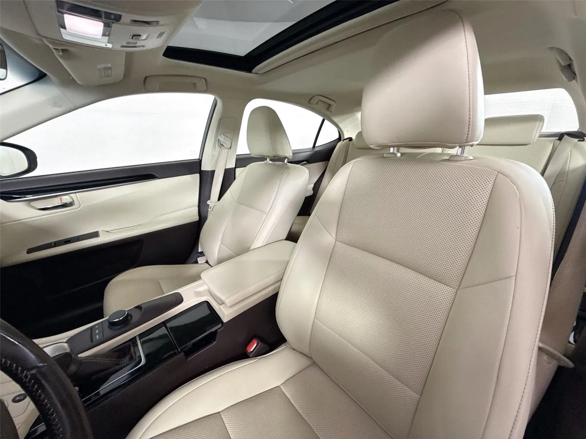 2016 Lexus ES 350 Base thumbnail 3