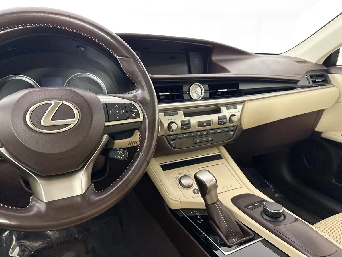 2016 Lexus ES 350 Base thumbnail 31