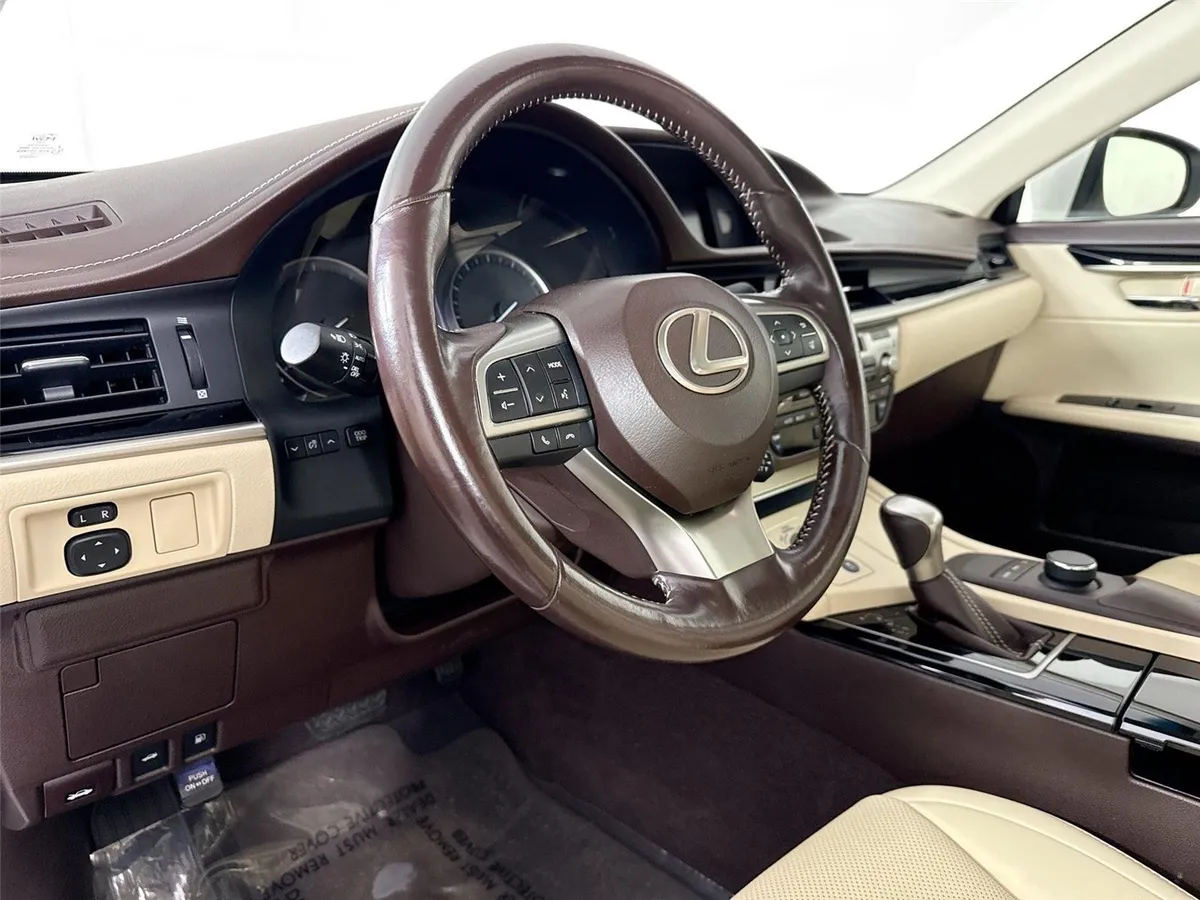 2016 Lexus ES 350 Base thumbnail 4