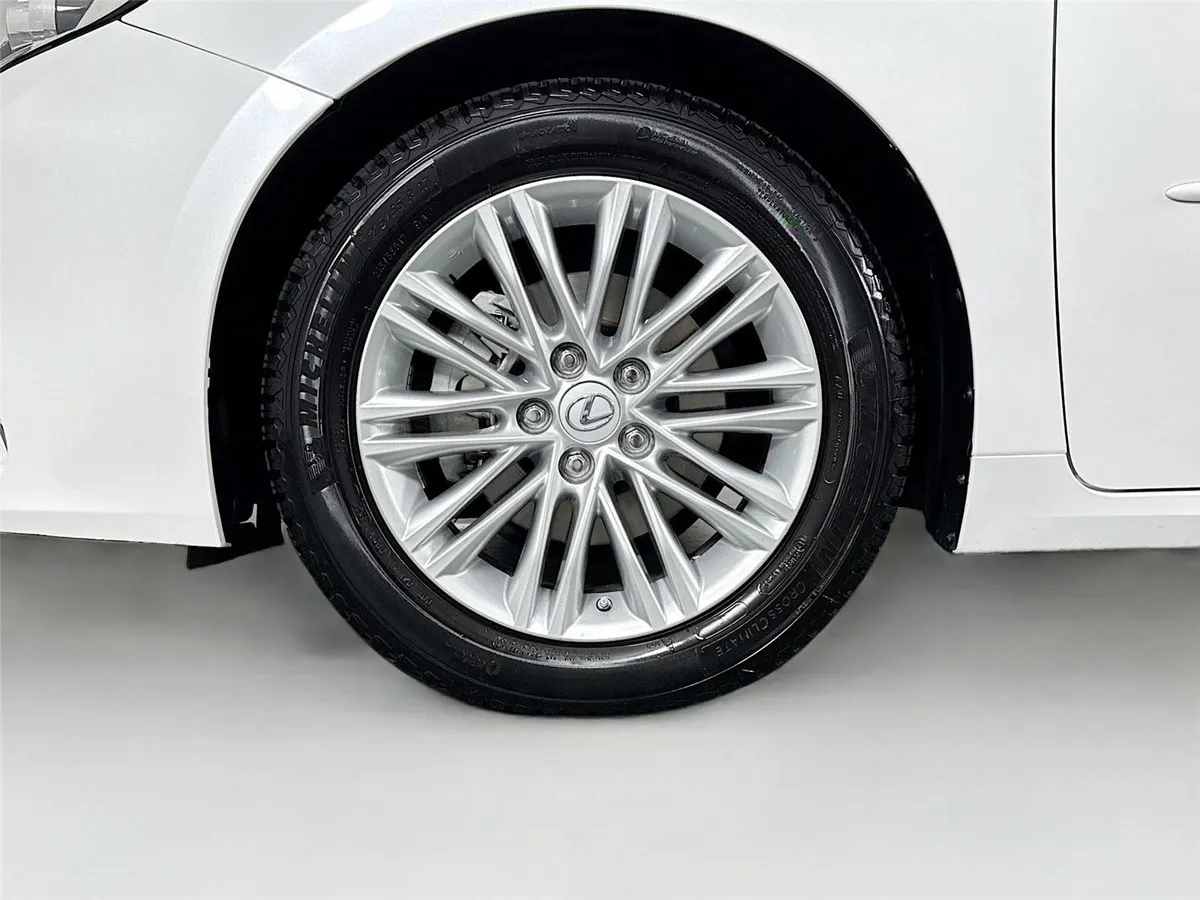 2016 Lexus ES 350 Base thumbnail 42