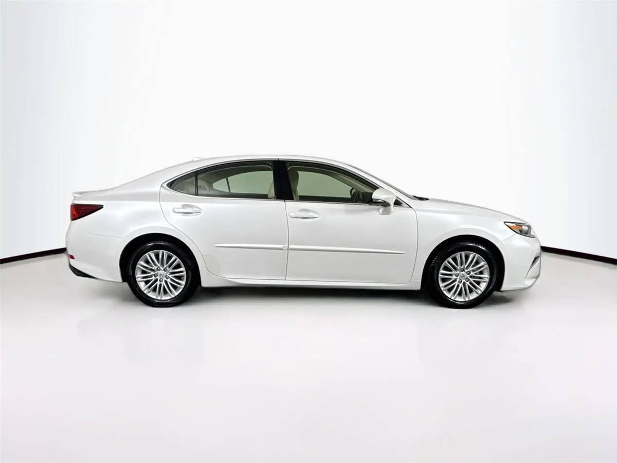 2016 Lexus ES 350 Base thumbnail 9