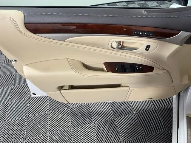 2016 LEXUS LS 460 thumbnail 14
