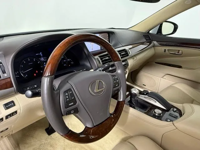 2016 LEXUS LS 460 thumbnail 15