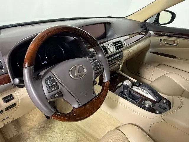 2016 LEXUS LS 460 thumbnail 16