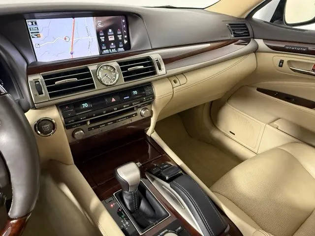 2016 LEXUS LS 460 thumbnail 24