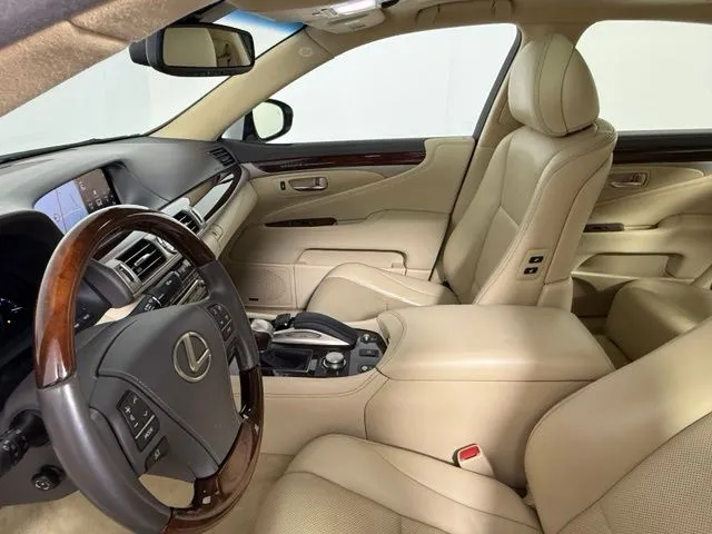 2016 LEXUS LS 460 thumbnail 29