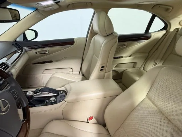 2016 LEXUS LS 460 thumbnail 30