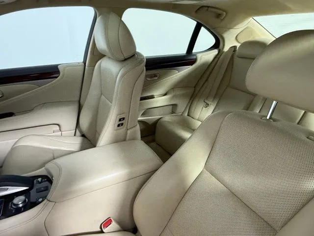 2016 LEXUS LS 460 thumbnail 31