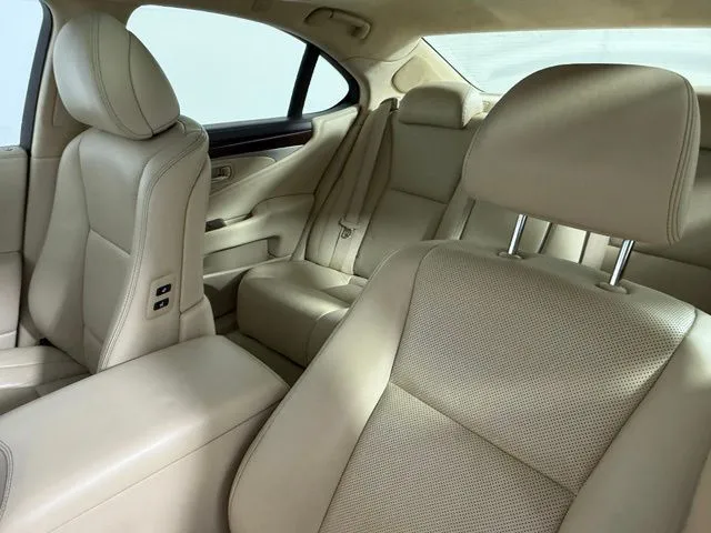 2016 LEXUS LS 460 thumbnail 32
